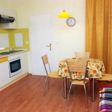 2 Bedrooms Appartement At Supetar 200 M Away From The Beach With Sea View Furnished Terrace And Wifi Lägenhet