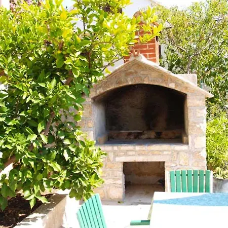 2 Bedrooms Appartement At Supetar 200 M Away From The Beach With Sea View Furnished Terrace And Wifi Lägenhet *