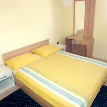Lägenhet 2 Bedrooms Appartement At Supetar 200 M Away From The Beach With Sea View Furnished Terrace And Wifi *