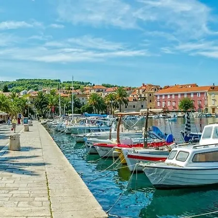 Lägenhet 2 Bedrooms Appartement At Supetar 200 M Away From The Beach With Sea View Furnished Terrace And Wifi Supetar