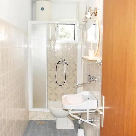 2 Bedrooms Appartement At Supetar 200 M Away From The Beach With Sea View Furnished Terrace And Wifi *