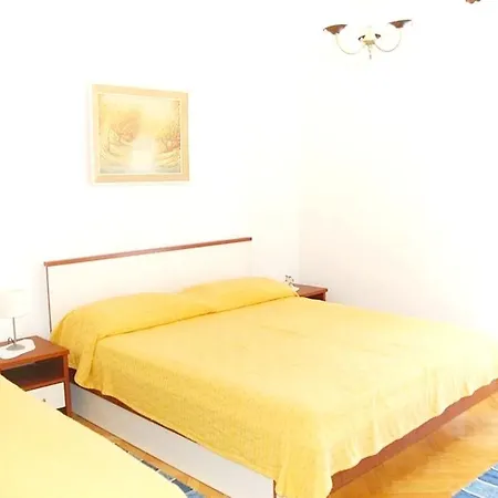 2 Bedrooms Appartement At Supetar 200 M Away From The Beach With Sea View Furnished Terrace And Wifi Lägenhet *