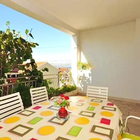 2 Bedrooms Appartement At Supetar 200 M Away From The Beach With Sea View Furnished Terrace And Wifi Lägenhet *