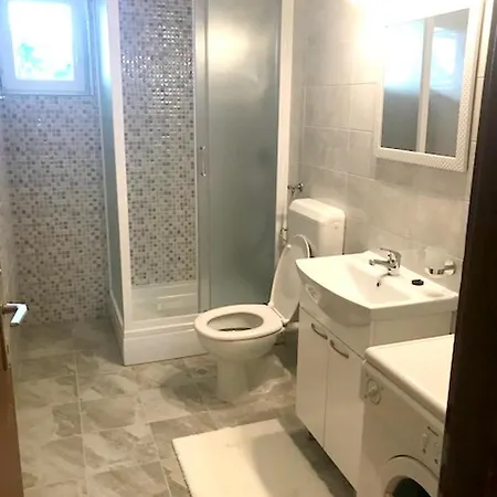 2 Bedrooms Appartement At Supetar 200 M Away From The Beach With Sea View Furnished Terrace And Wifi * Supetar