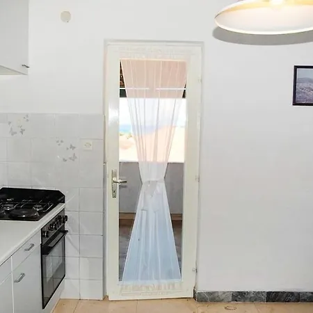 2 Bedrooms Appartement At Supetar 200 M Away From The Beach With Sea View Furnished Terrace And Wifi Lägenhet *