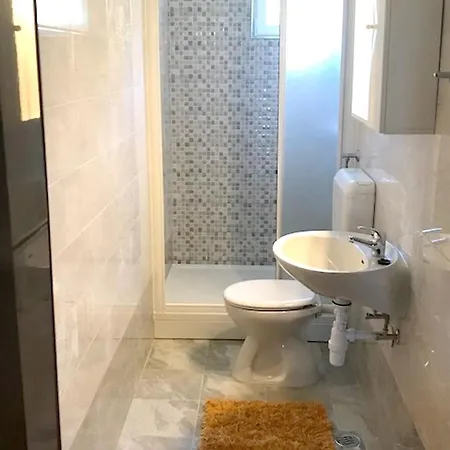 2 Bedrooms Appartement At Supetar 200 M Away From The Beach With Sea View Furnished Terrace And Wifi Lägenhet *